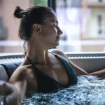 Jacuzzis para Exteriores vs. Interiores: ¿Cuál Es la Mejor Opción para tu Hogar? 43 Jacuzzis en Interiores - Uso todo el tiempo